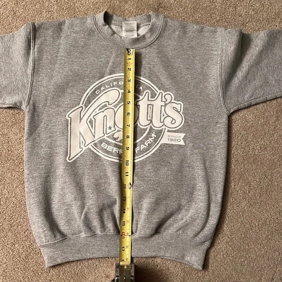 KNOTTS BERRY FARM KIDS HEATHER CREWNECK SWEATSHIRT SIZE MEDIUM - Picture 9 of 9